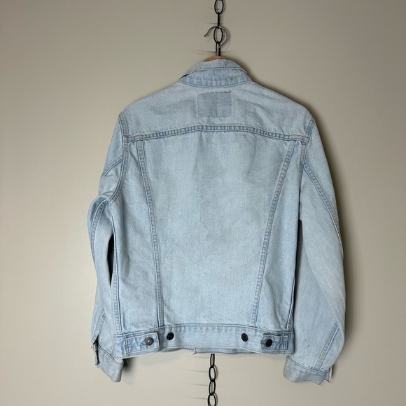 Vintage Levi’s Lightwash Denim Jacket Medium - Picture 2 of 7